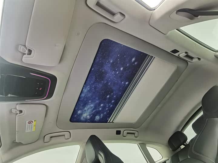 Фото 14 - Zeekr 001