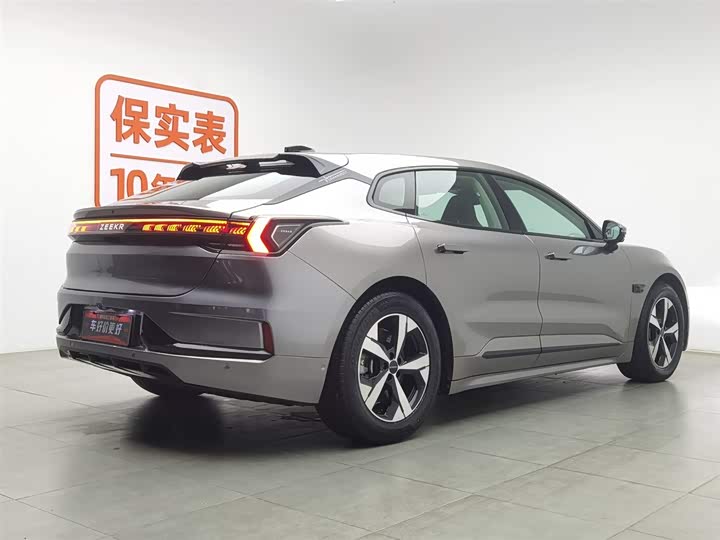 Фото 2 - Zeekr 001