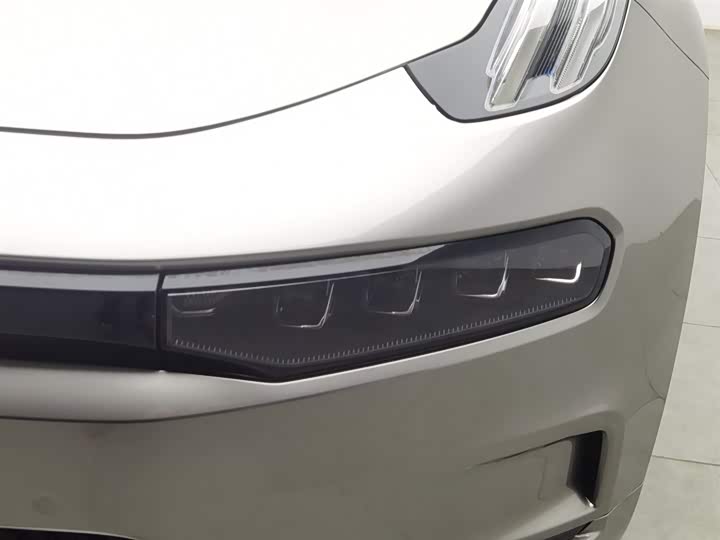 Фото 7 - Zeekr 001