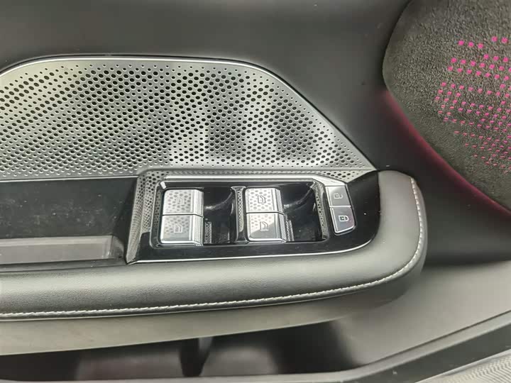 Фото 9 - Zeekr 001