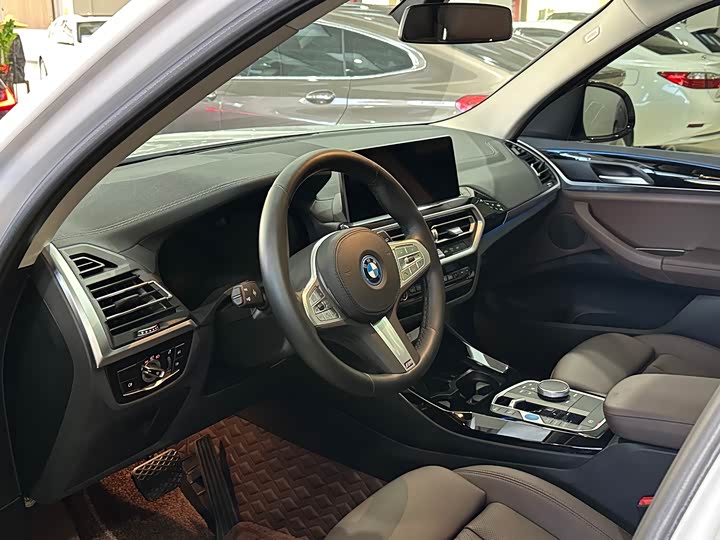 Фото 8 - BMW iX3