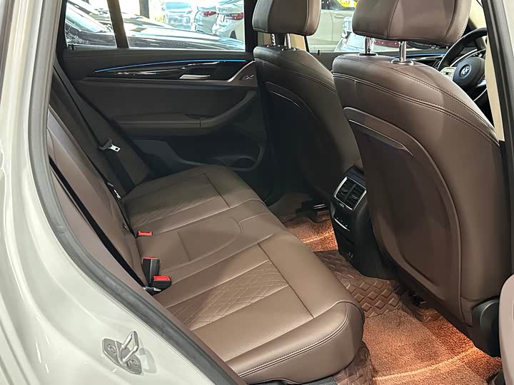 Фото 9 - BMW iX3