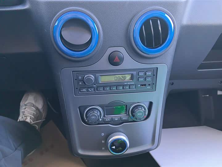 Фото 13 - Foton Smart Smurf E7