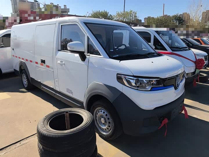 Фото 4 - Foton Smart Smurf E7