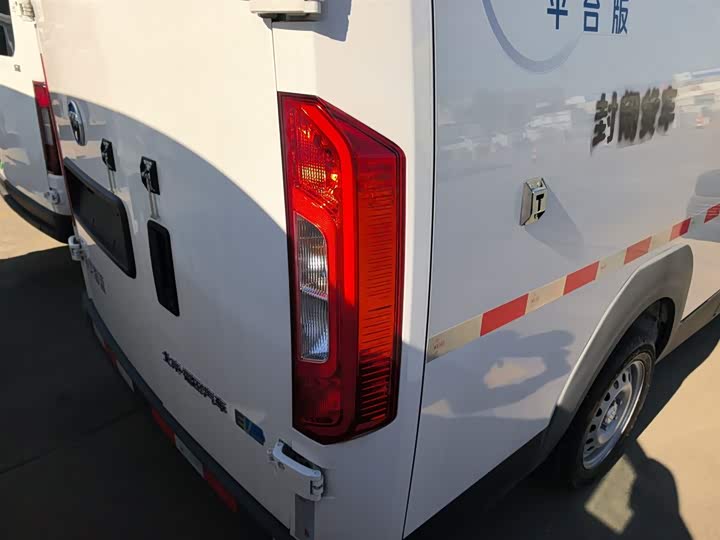 Фото 8 - Foton Smart Smurf E7