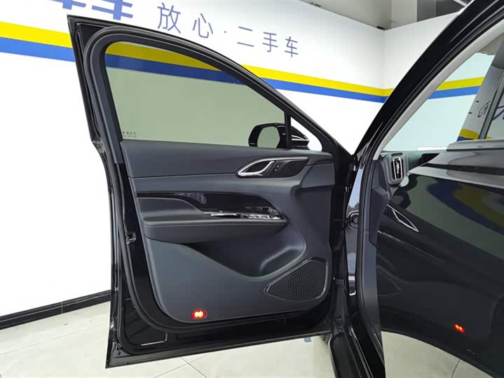 Фото 7 - Hongqi HS3