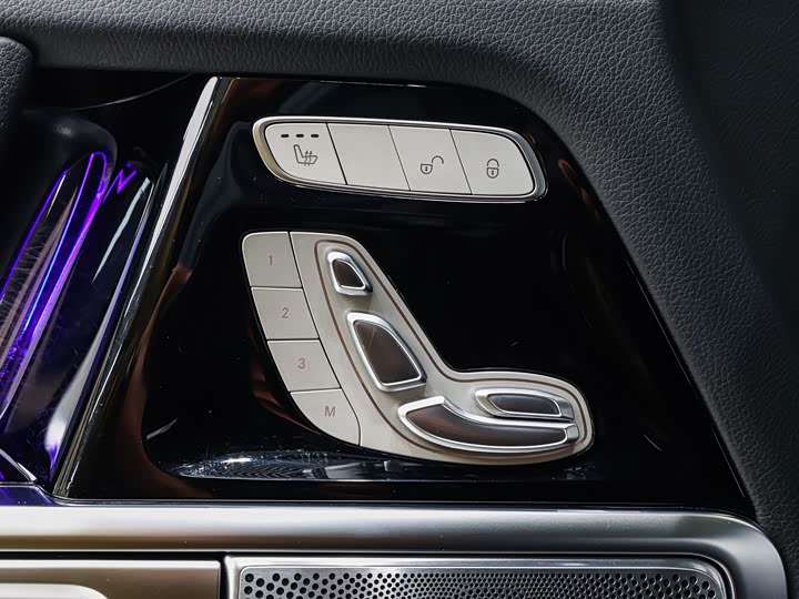 Фото 23 - Mercedes-Benz G-Class