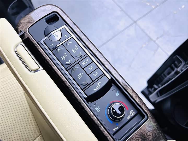 Фото 16 - Toyota Alphard