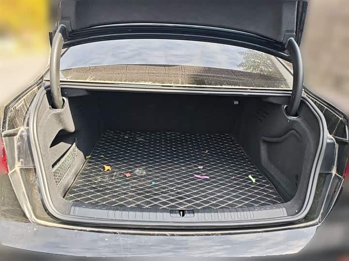 Фото 10 - Audi A6L