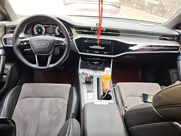 Фото 13 - Audi A6L