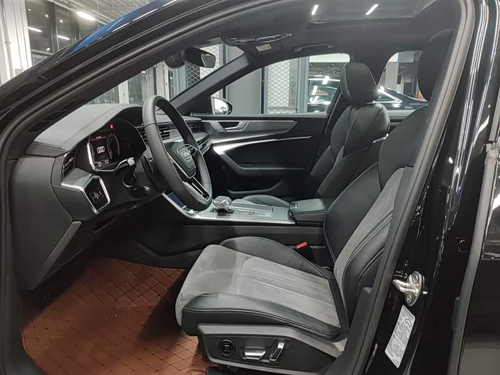 Фото 16 - Audi A6L