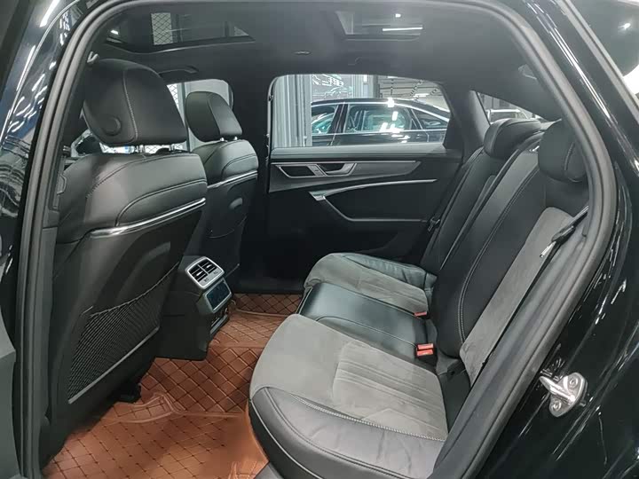 Фото 17 - Audi A6L