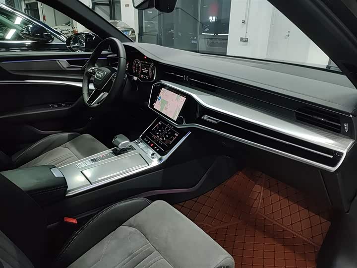 Фото 19 - Audi A6L