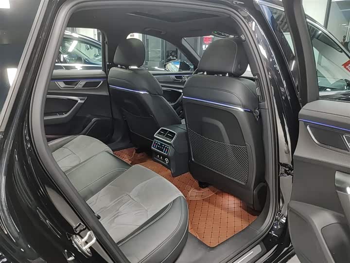 Фото 21 - Audi A6L