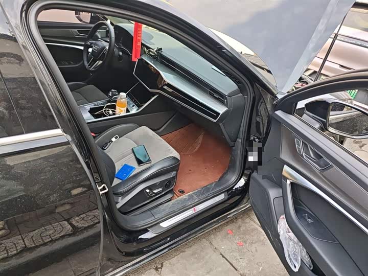 Фото 29 - Audi A6L