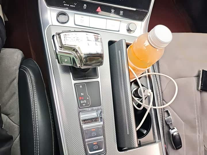 Фото 7 - Audi A6L