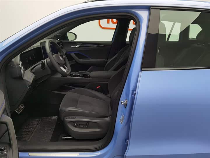 Фото 10 - Volkswagen Tiguan L Pro