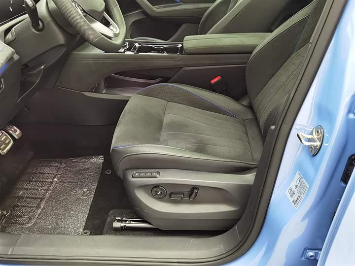 Фото 20 - Volkswagen Tiguan L Pro