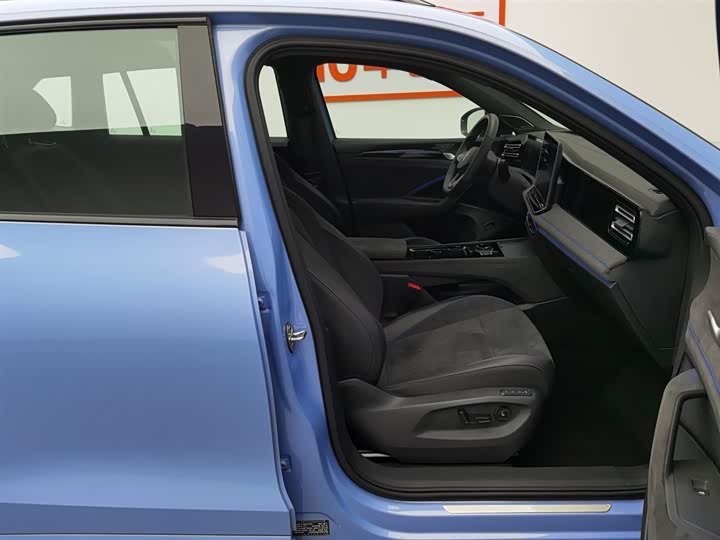 Фото 23 - Volkswagen Tiguan L Pro