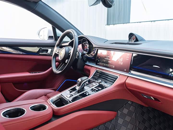 Фото 25 - Porsche Panamera