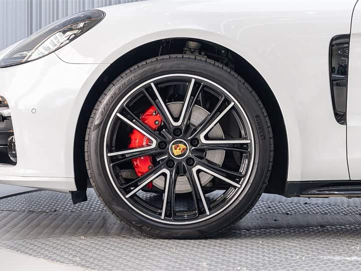 Фото 8 - Porsche Panamera