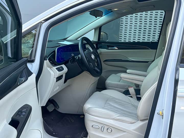 Фото 5 - Buick GL8 ES