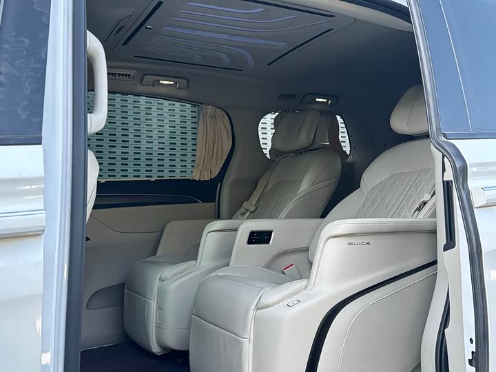 Фото 7 - Buick GL8 ES