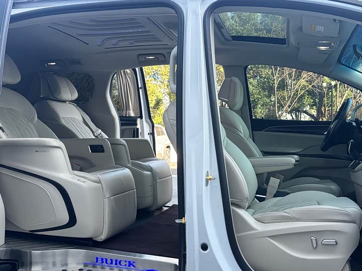 Фото 9 - Buick GL8 ES