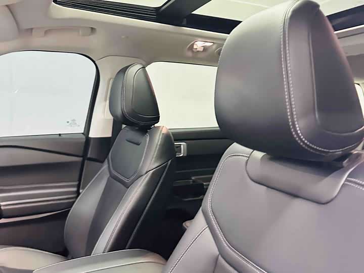 Фото 12 - Ford Explorer