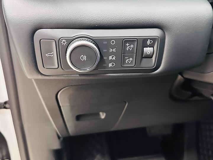 Фото 13 - Ford Explorer