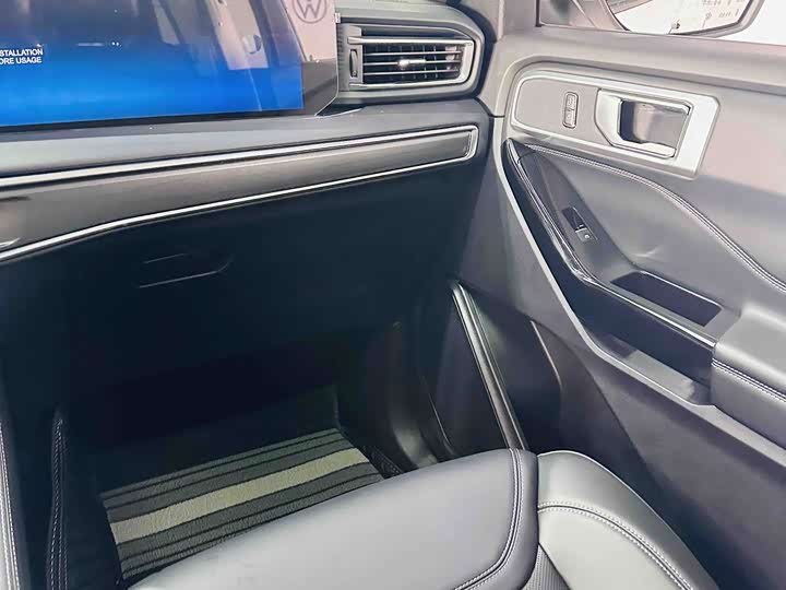 Фото 16 - Ford Explorer