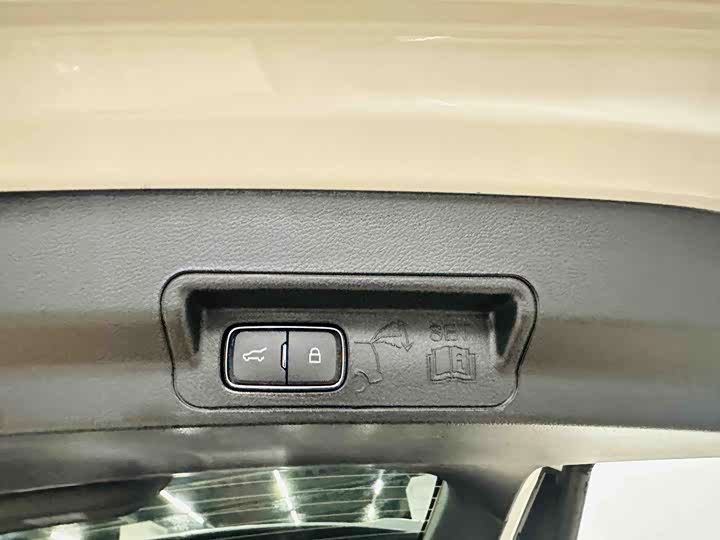 Фото 19 - Ford Explorer