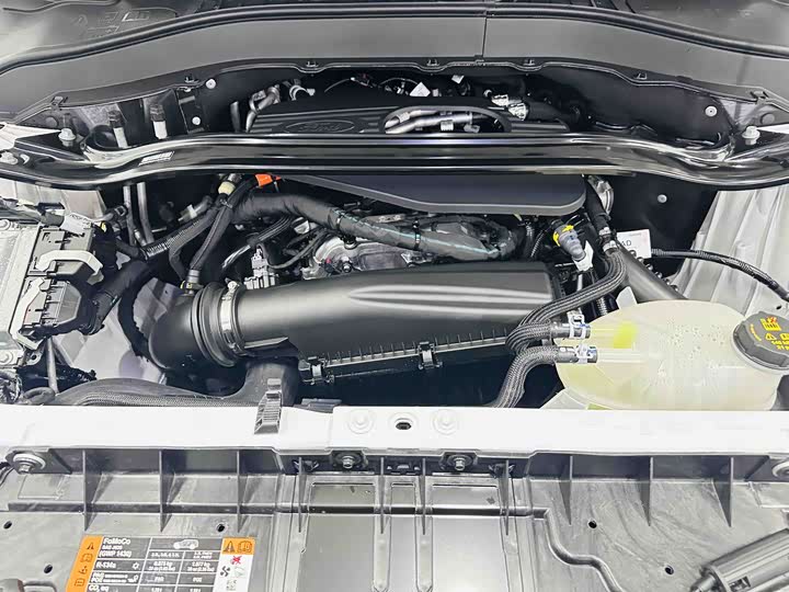 Фото 20 - Ford Explorer