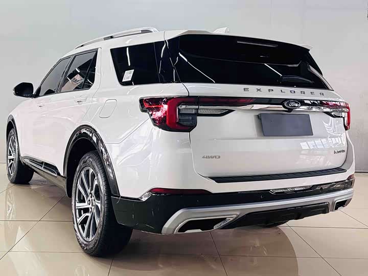 Фото 8 - Ford Explorer