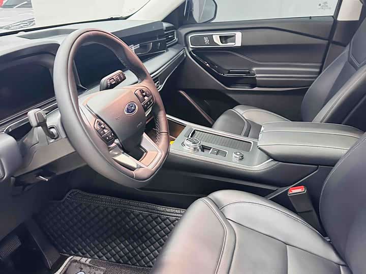 Фото 9 - Ford Explorer