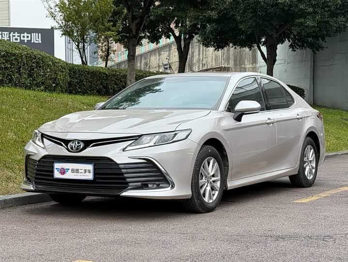 Фото 1 - Toyota Camry