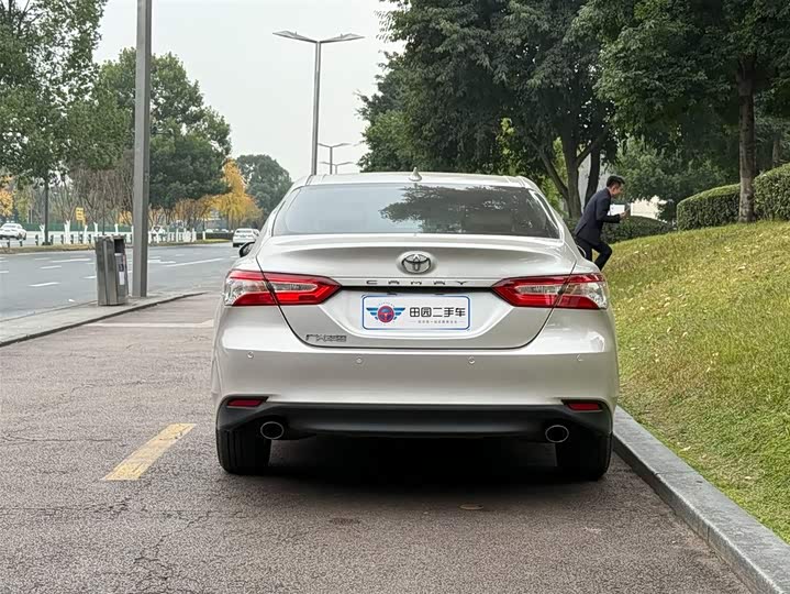 Фото 4 - Toyota Camry