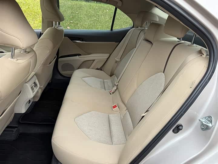 Фото 9 - Toyota Camry