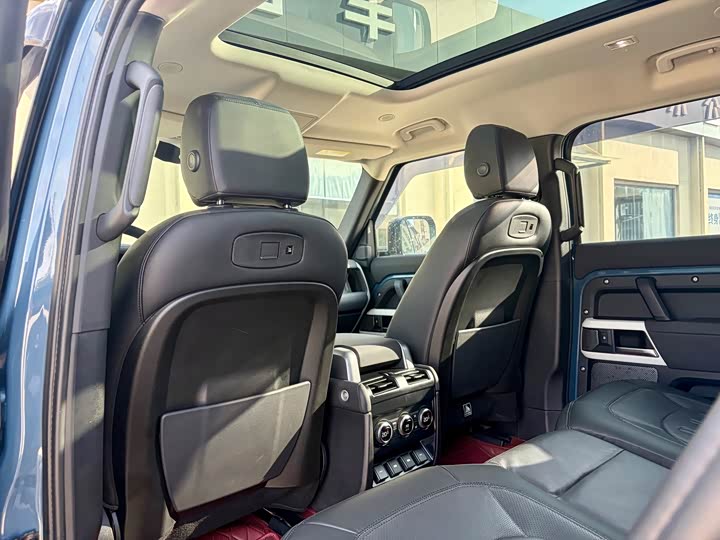 Фото 8 - Land Rover Defender