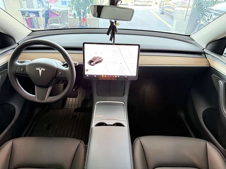 Фото 10 - Tesla Model Y