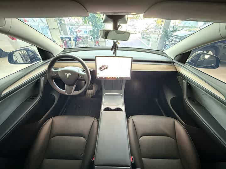 Фото 13 - Tesla Model Y