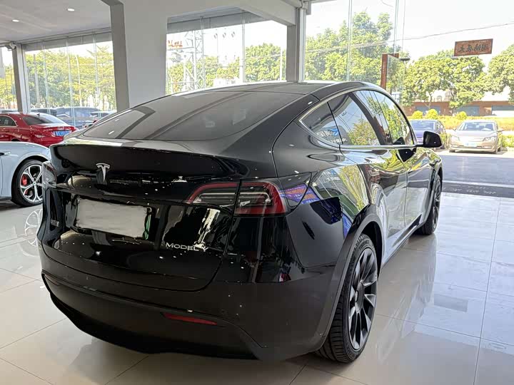 Фото 17 - Tesla Model Y