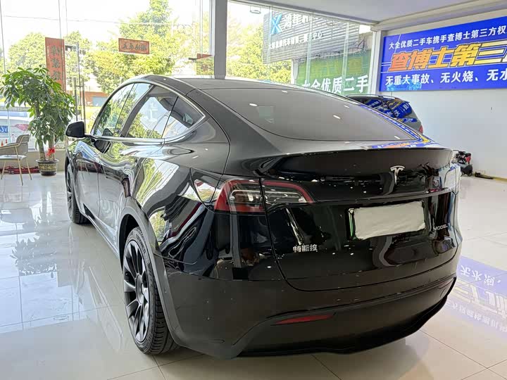 Фото 18 - Tesla Model Y