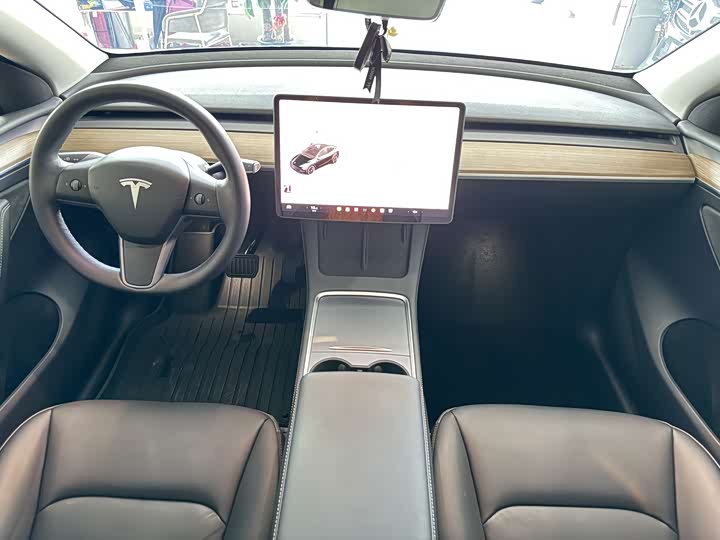 Фото 19 - Tesla Model Y