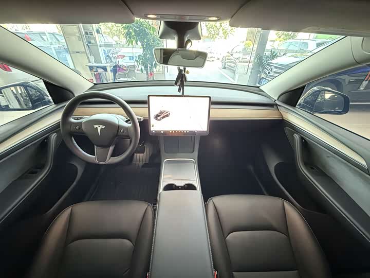 Фото 4 - Tesla Model Y