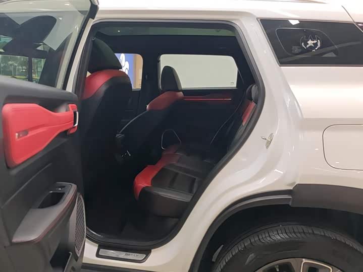 Фото 11 - Geely Icon