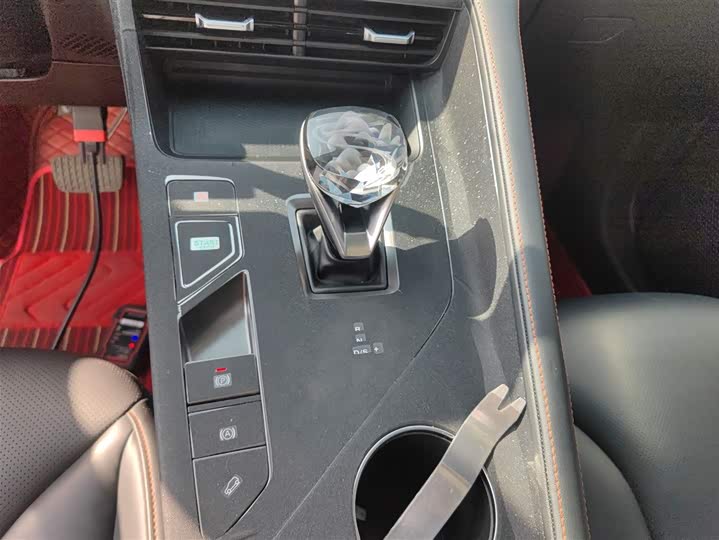 Фото 14 - Roewe RX5