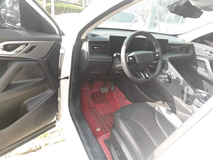 Фото 16 - Roewe RX5