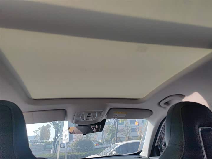 Фото 18 - Roewe RX5