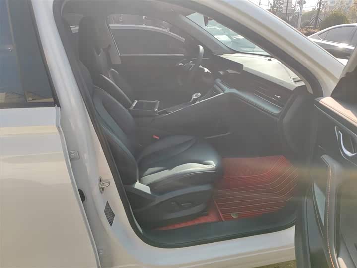 Фото 25 - Roewe RX5